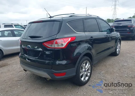 2015 Ford Escape Titanium z USA, uszkodzony, nr VIN 1FMCU9JX8FUB68371